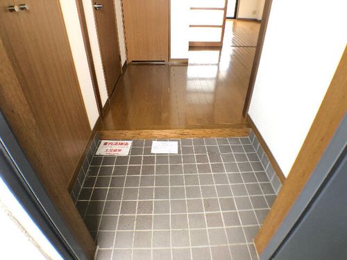 パークヒル新知の玄関