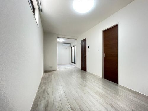 シエルブルー新守山の居間