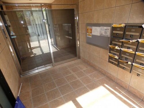 福岡県春日市光町2丁目(マンション)の賃貸物件の玄関