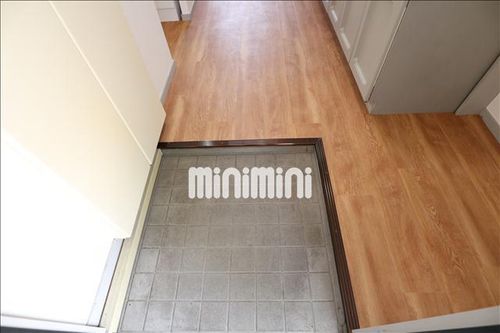 サンライフ末盛の玄関