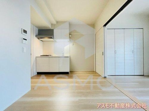 アザレア梅田の居間