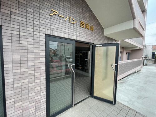 アーバン西岡崎の玄関