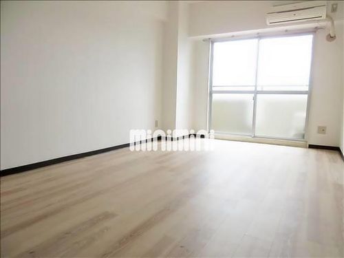 豊田メモリアルハイツの居間