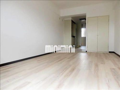 豊田メモリアルハイツの居間