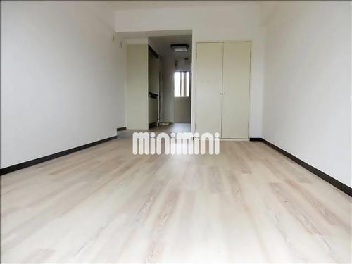 豊田メモリアルハイツの居間