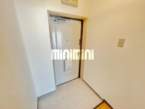 マンションマエダの玄関