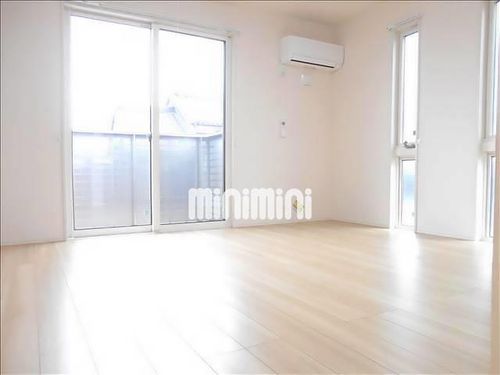 サニーコート スリーリバーの居間