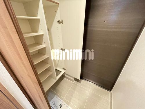 ブランシエスタ泉の玄関