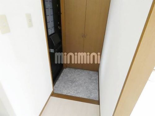 ティアラC棟の玄関