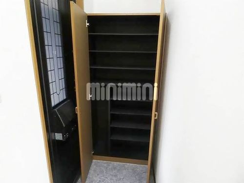 ティアラC棟の玄関