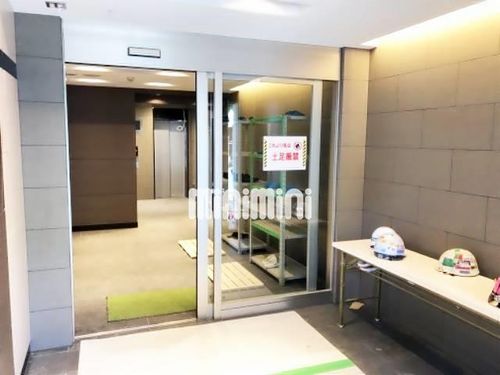プレサンスジェネ新栄町駅前葵の玄関