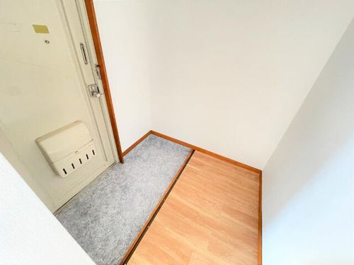 コーポ新西の玄関