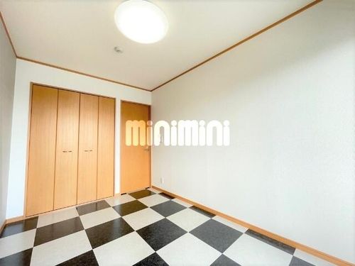 アールイーステージ刈谷の居間