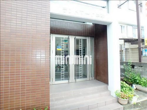 ランドマーク中平の玄関