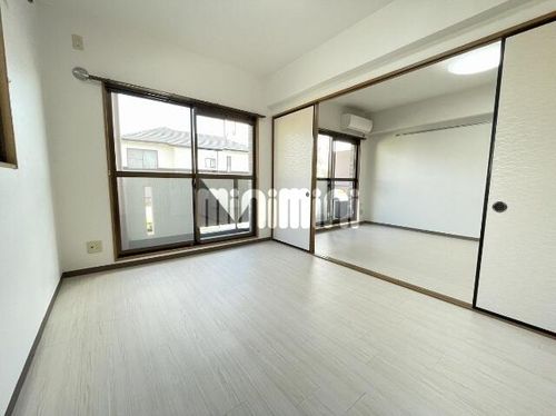 サングランピアの居間