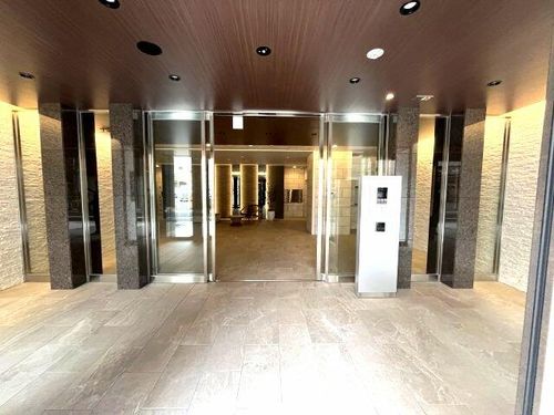 リヴェント福島野田の玄関