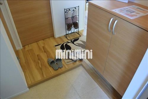 メゾンブローニュ D棟の玄関