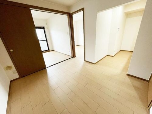 グリーンアヴェニューの居間