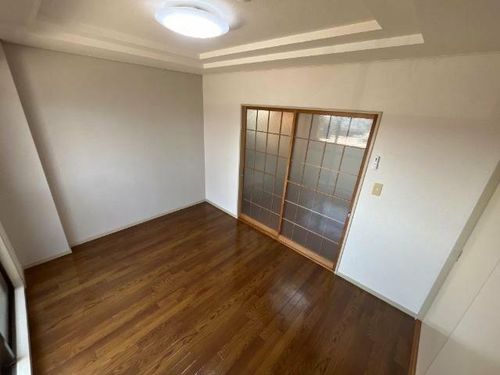 ニューマンション日比野の内装