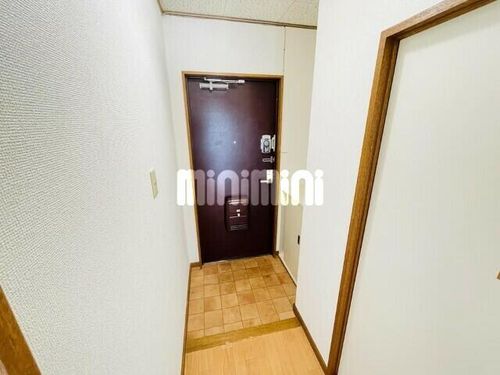 メゾンコスモの玄関