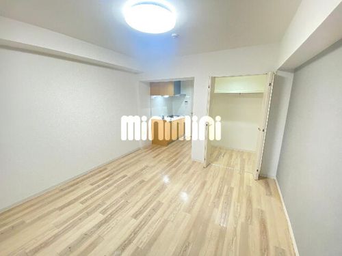 プレミアムキャッスル豊山の居間