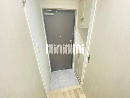 プレミアムキャッスル豊山の玄関