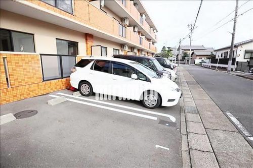 アヴニール・ヒラのその他画像