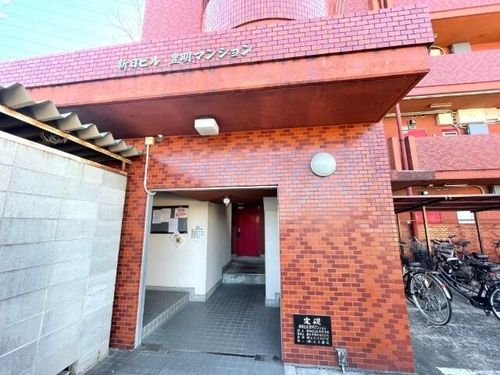 新日ビル豊明マンションの玄関