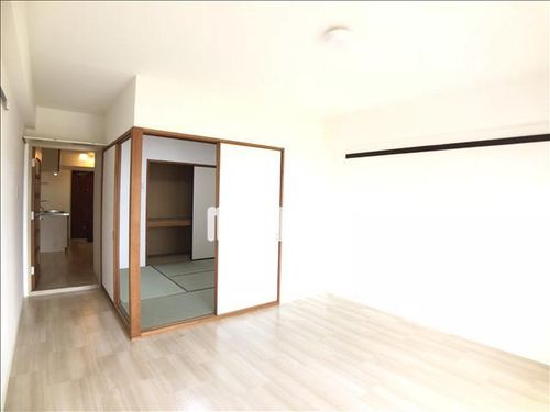 新日ビル豊明マンションの居間