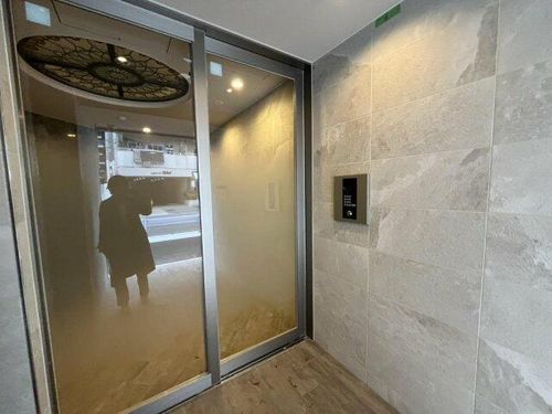 ポルタニグライーストの玄関