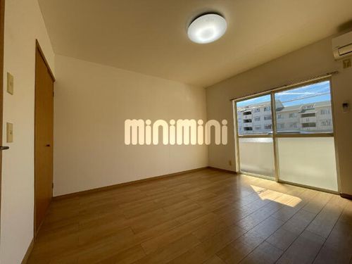 PALフジイの居間