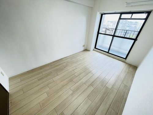 NONAMIハウスの居間