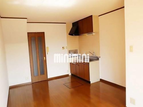 RIVERTE岩倉Aの居間