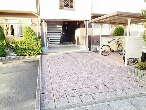 ガーデンパークAの玄関