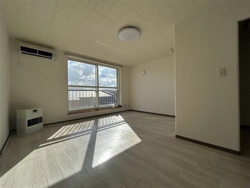 ステッピングストーンビルの内装