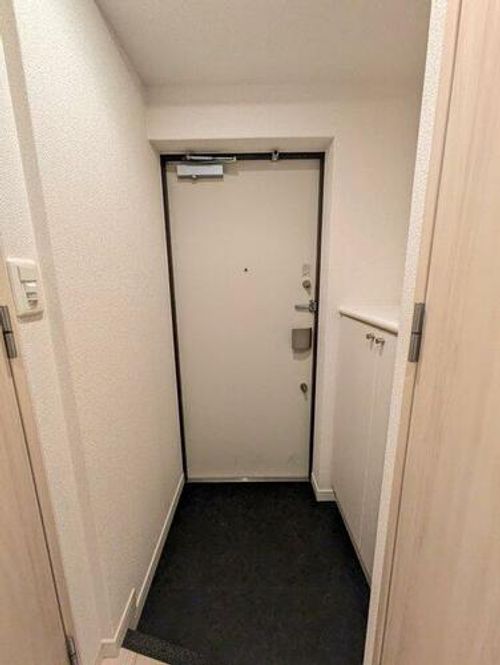 プレサンス京都四条大宮の玄関