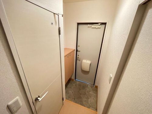 シャトレ中村の玄関