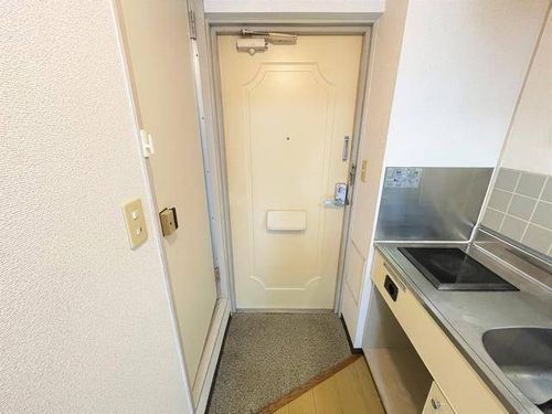 メゾンドール竹市の玄関