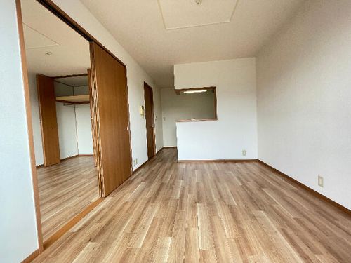 メゾン越戸Cの居間