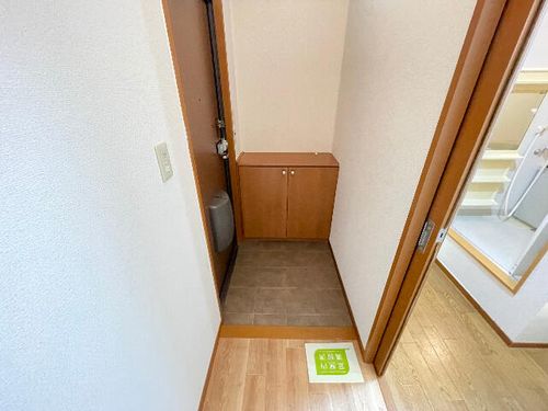 メゾン越戸Cの玄関