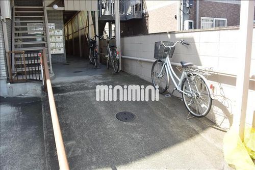 十一屋ハイツの玄関