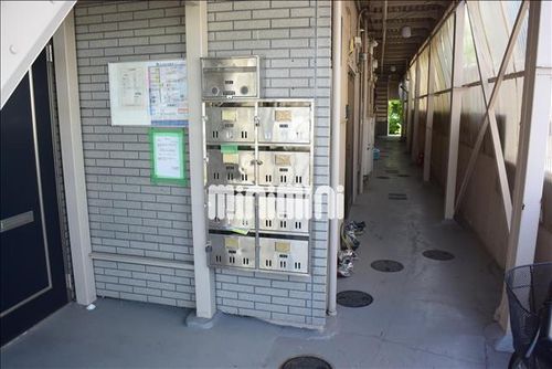 十一屋ハイツの玄関