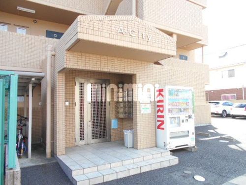 A・City法連町の玄関