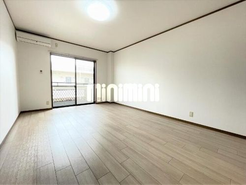 コーポアニヴェルセルの居間