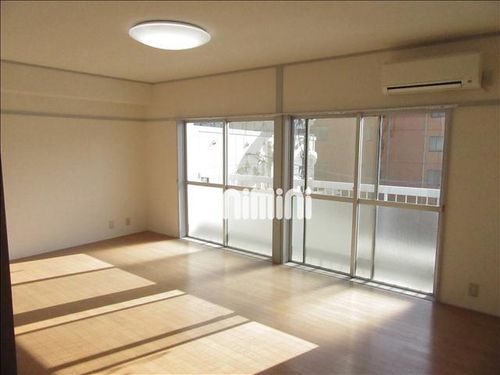 清水住宅ビルの居間