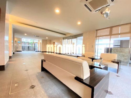 パークホームズ御器所の玄関