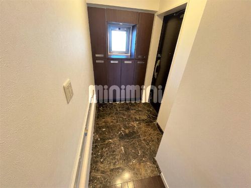 パークホームズ御器所の玄関