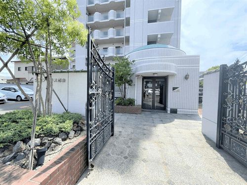 グランプラス西島の玄関