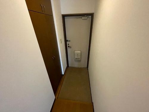 ヨネックスマンションの玄関