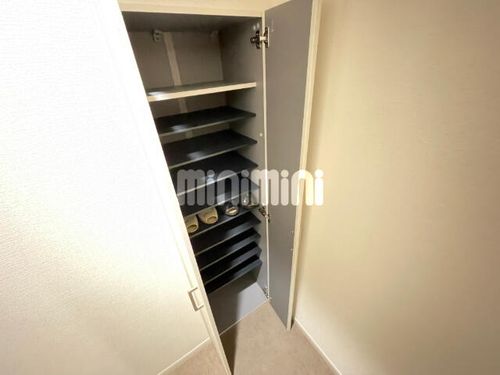 シティハイツ石原の玄関